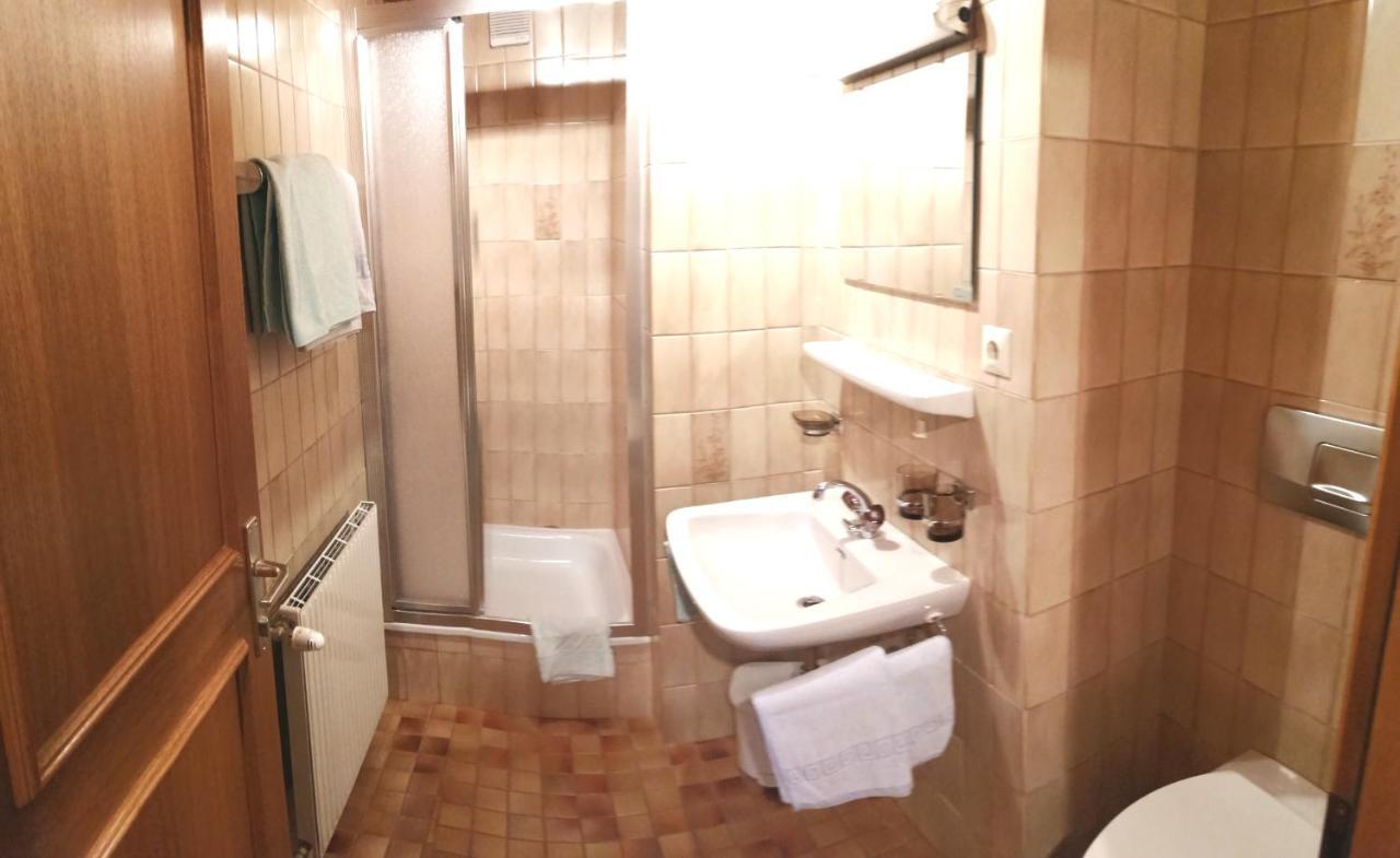 シュルンスHaus Hubertusアパートメント エクステリア 写真
