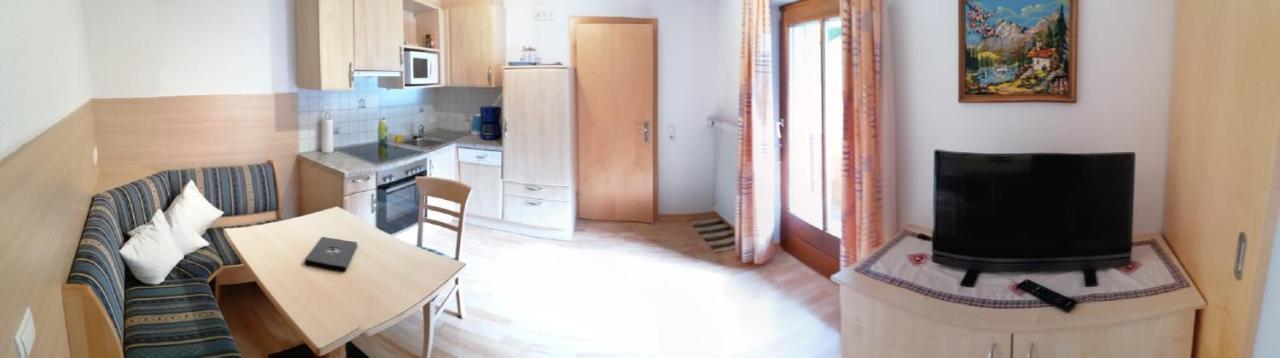 シュルンスHaus Hubertusアパートメント エクステリア 写真